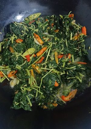 Foto resep Daun Singkong Tumis Pedas