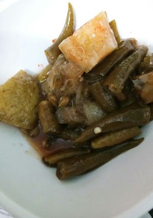 A picture of Chilli lemon pickle.