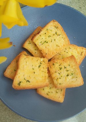 A picture of Garlic Butter Bread.