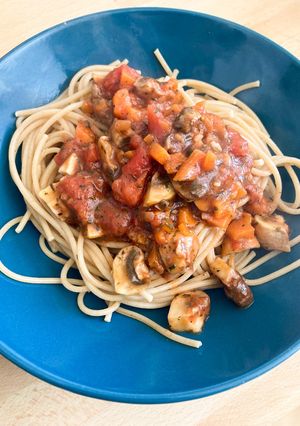 Une photo de Spaghettis et savoureuse sauce aux légumes