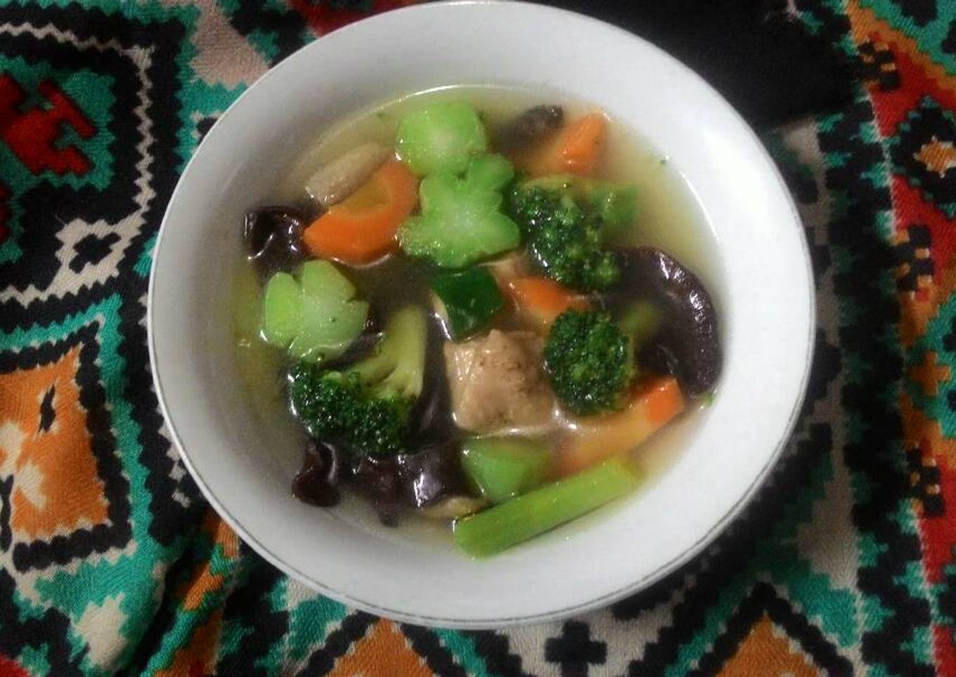 Cara Gampang Menyiapkan Sop Ayam Brokoli, Enak