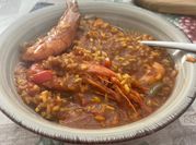 Una foto de arroz caldoso gamba
