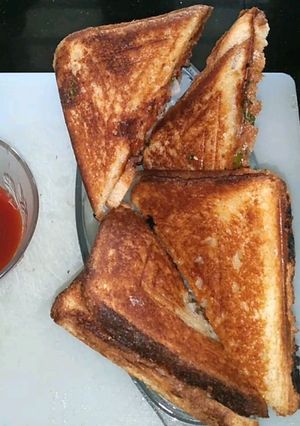 A picture of Onion cheese sandwich.