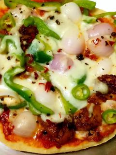 চিকেন পিজ্জা(Chicken pizza recipe in bengali) রেসিপির প্রধান ছবি