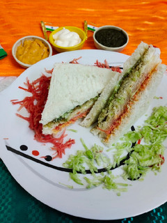 तिरंगा सैंडविच(tiranga sandwich recipe in Hindi) रेसिपी मुख्य फोटो