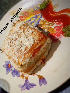 टोमाटो सैंडविच(Tomato sandwich recipe in Hindi) रेसिपी मुख्य फोटो