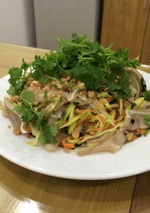 Hình của món Nộm xoài xanh tai heo.
