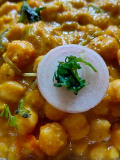 சன்னா மசாலா (chenna masala recipe in Tamil) செய்முறை முக்கிய புகைப்படம்