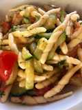 Trofie con pomodorini, zucchine e gamberi