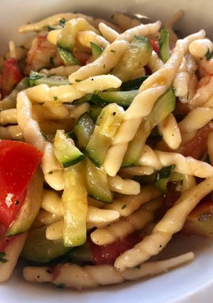 Foto di Trofie con pomodorini, zucchine e gamberi