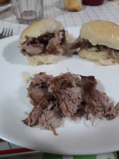 Una foto de Bondiola de cerdo desmechada