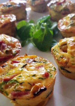 Une photo de MUFFINS COURGETTE, BACON, POIVRON & CHÈVRE