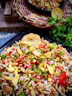 बॉम्बे भेल पूरी(Bombay bhel puri recipe in hindi) रेसिपी मुख्य फोटो