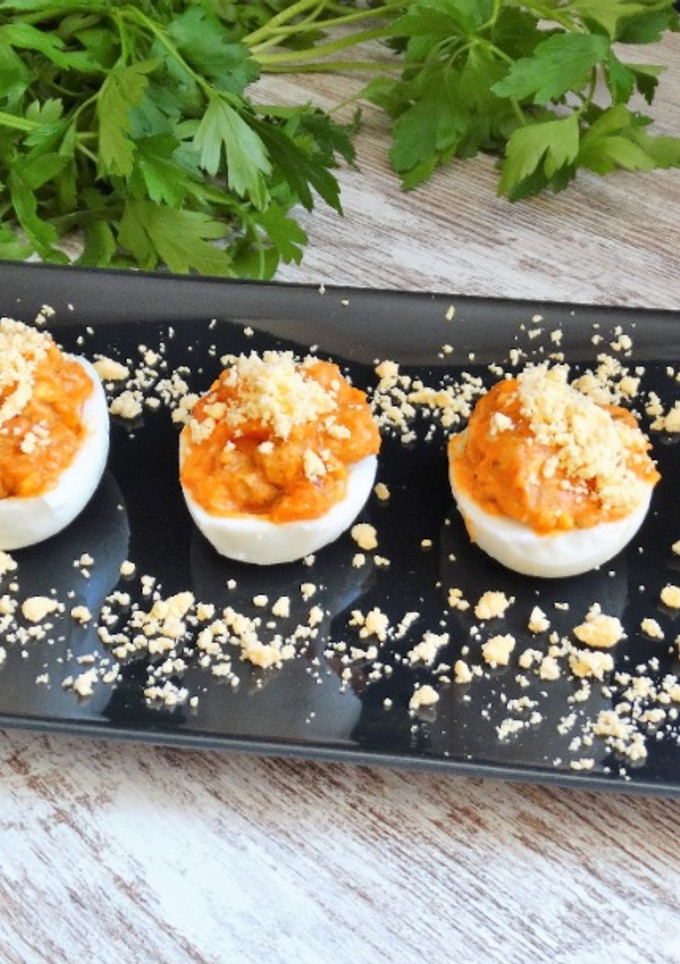 Una foto de Huevos rellenos de soja texturizada