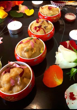 A picture of Sooji besan combo halwa.