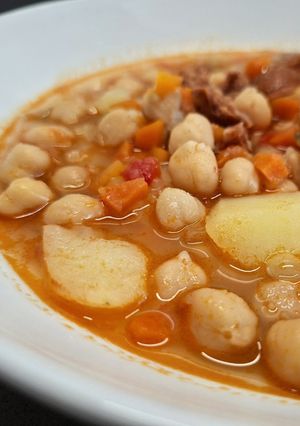 Foto principal de Garbanzos con chorizo (guiso rápido)