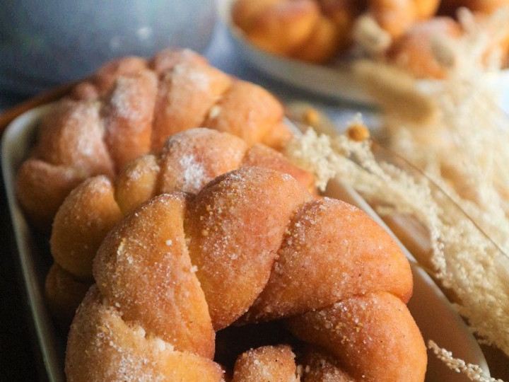 Resep Donat Kepang (Donat kentang) with cinnamon powder yang Lezat