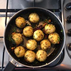 A picture of Soft Sooji Balls.