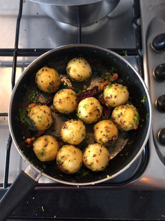 A picture of Soft Sooji Balls.