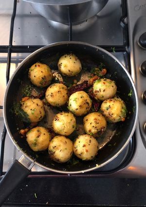 A picture of Soft Sooji Balls.