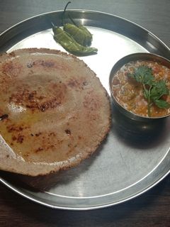 ભાખરી અને મસૂર મગ ની દાળ રેસીપી મુખ્ય ફોટો