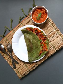 पालक पेसरट्टु (palak dosa recipe in marathi) रेसिपी चे मुख्य फोटो