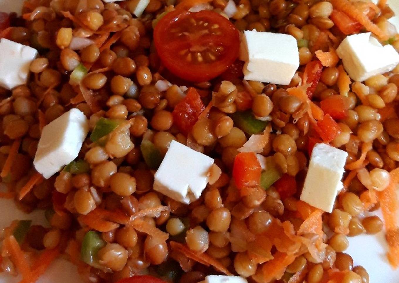 Ensalada de lentejas con queso feta