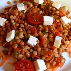 Una foto de Ensalada de lentejas con queso feta