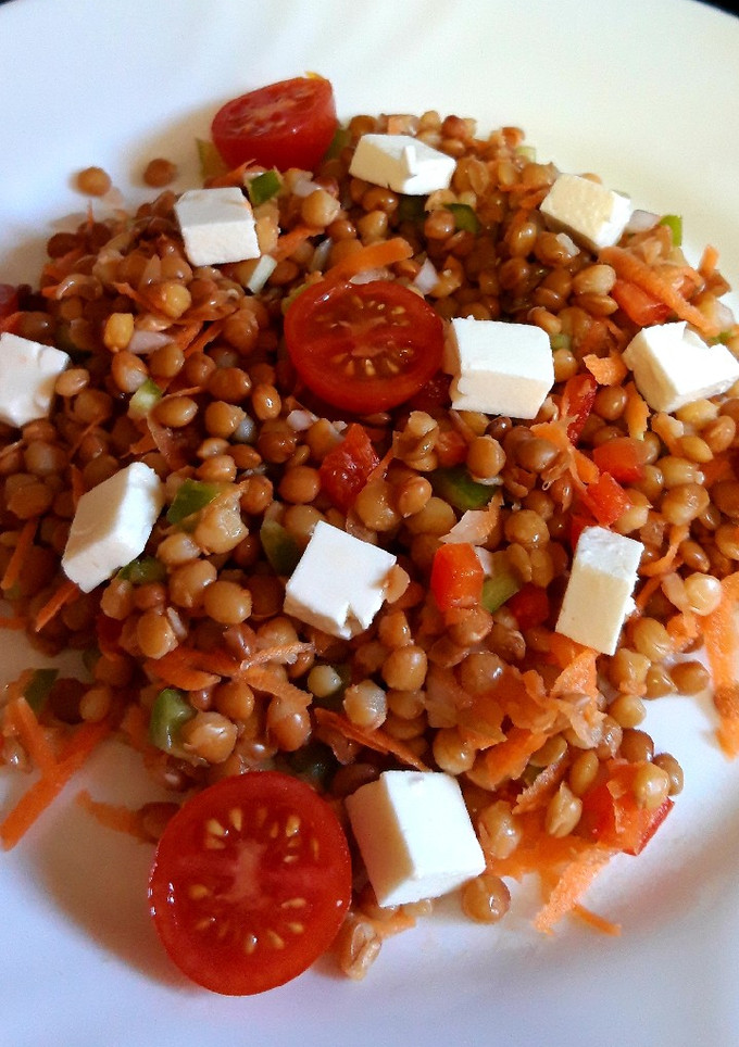 Una foto de Ensalada de lentejas con queso feta