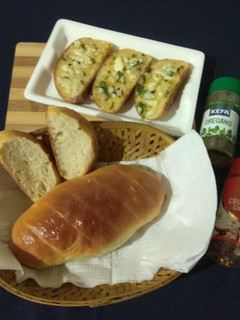 A picture of French bread loaf and garlic bread.
