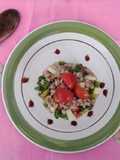 Insalata colorata di orzo e verdurine miste