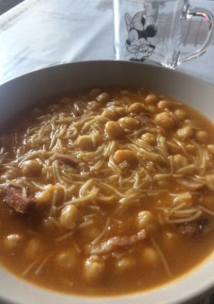 Una foto de Garbanzos con fideos