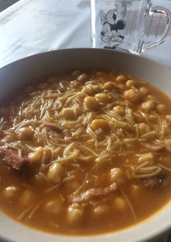 Una foto de Garbanzos con fideos