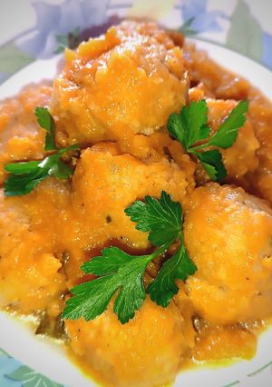 Foto di Polpette al sugo di pomodori datterini gialli