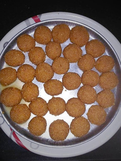 ચુરમાના લાડુ (Churma Ladoo Recipe In Gujarati) રેસીપી મુખ્ય ફોટો