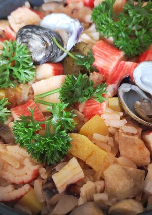 Una foto de Arroz con sardina. Champiñones y mixtura de mariscos
