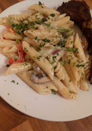 A picture of Vege White sauce pasta.