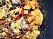 Una foto de salsa para nachos carne picada