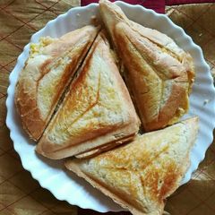 A picture of Sandwich with egg filling.
