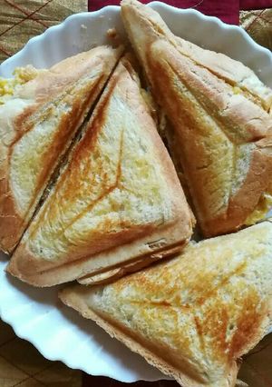 A picture of Sandwich with egg filling.