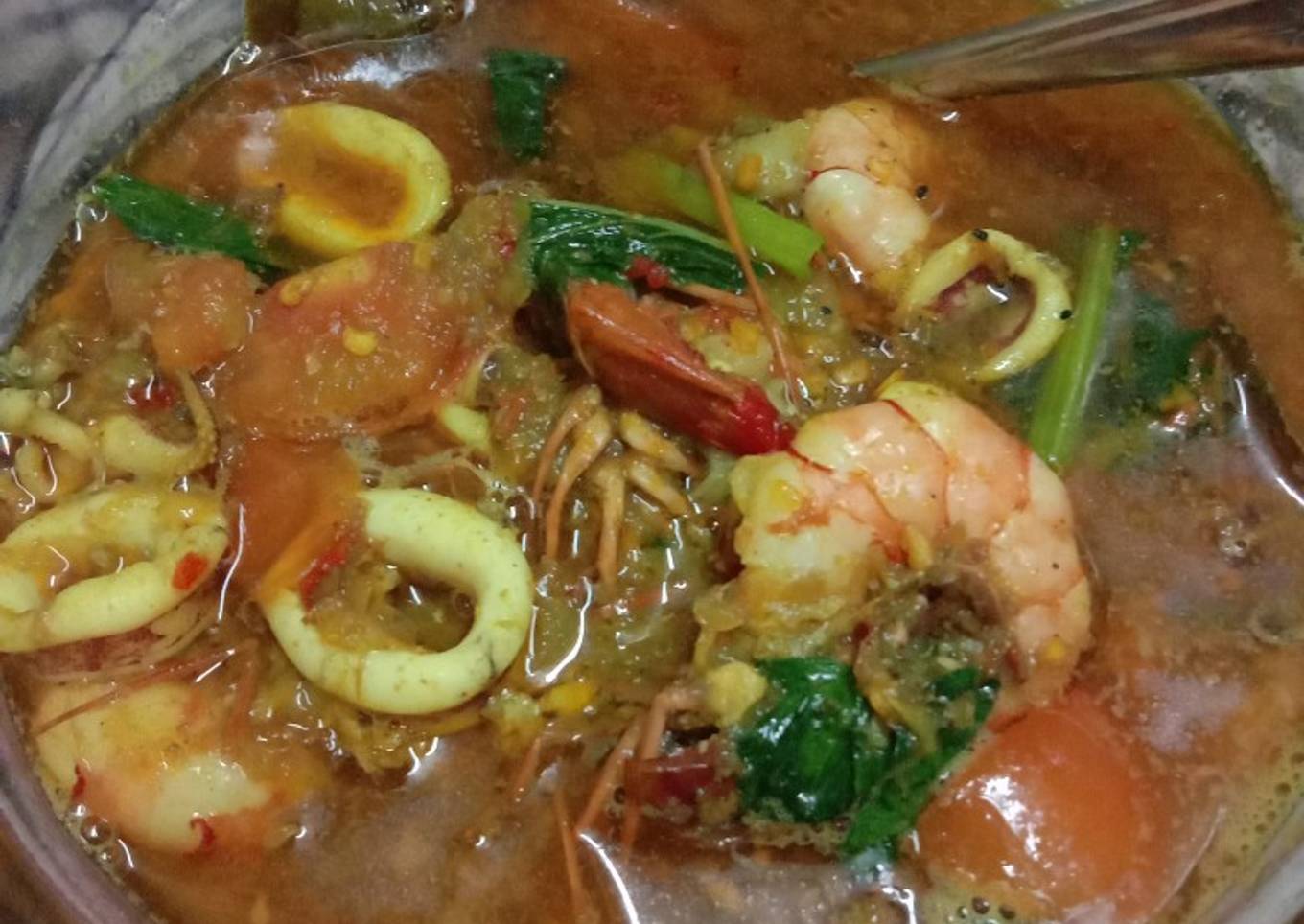 Seafood cumi dan udang kuah kuning a la bunda jalil. 😍