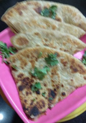 A picture of Aloo paratha.