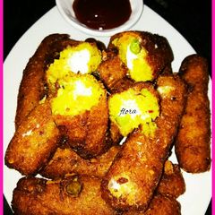 A picture of Semolina cheese sticks.