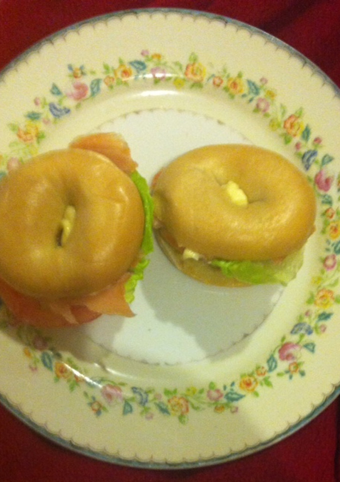 Una foto de Bagels de salmón con jitomate