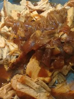 Una foto de Lomo de cerdo en salsa obscura. ॐ