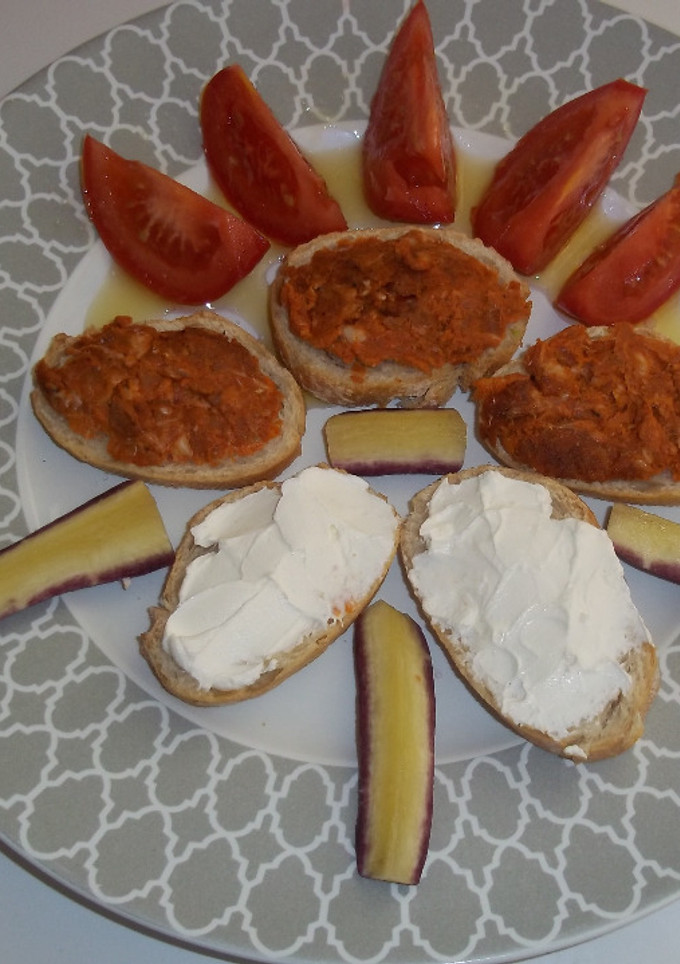 Una foto de Aperitivo de sobrasada y queso philadelphia