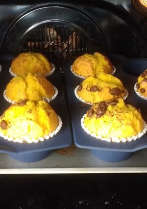 Foto principal de Magdalenas de naranja con pepitas de chocolate