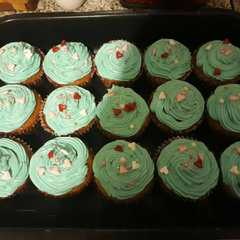 Una foto de Cupcakes de vainilla con buttercream de queso crema