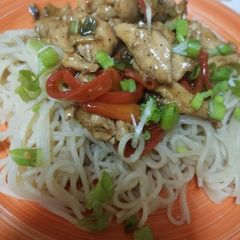 A picture of Mongolian chicken with noodles 🍜.