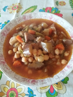 Una foto de Guiso de garbanzos con verduras